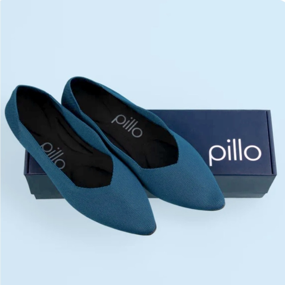 Pillo ballet flat, navy, size 10.5